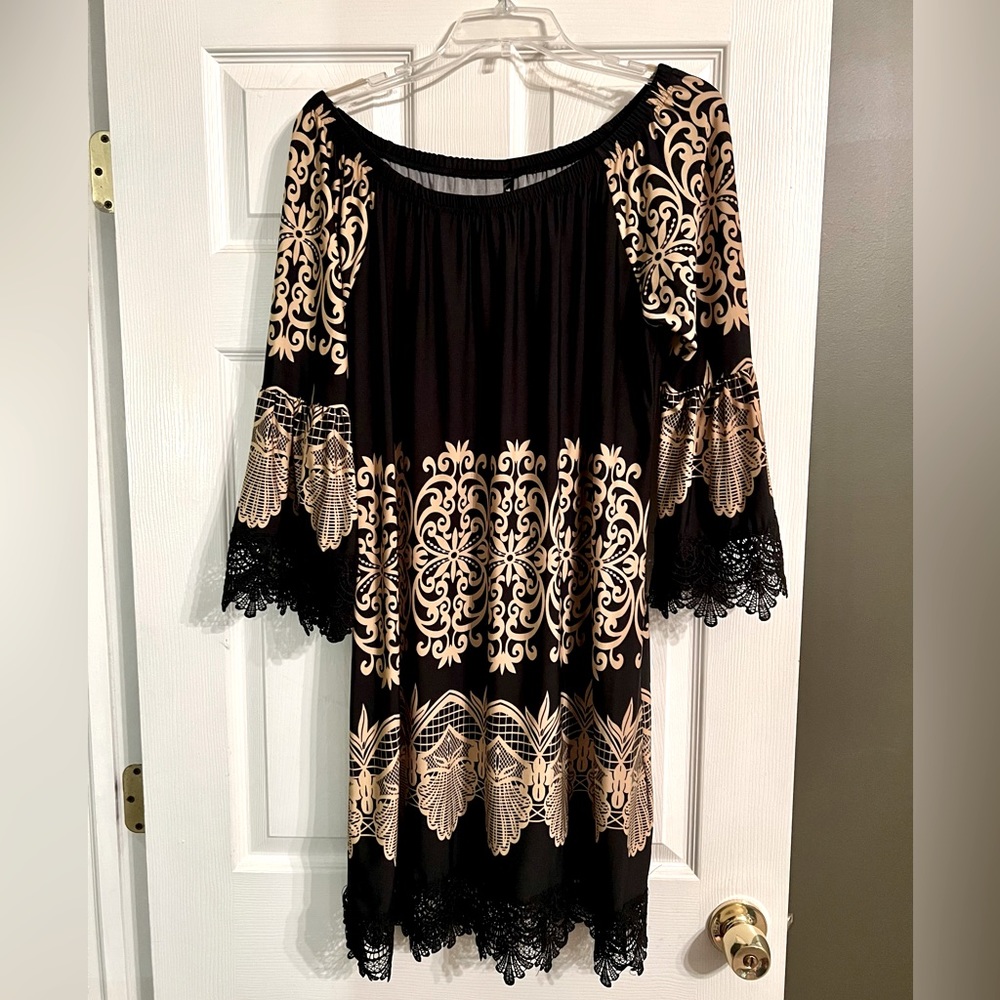 NWOT size 2XL beautiful dress with lace - perfect for the holidays!
